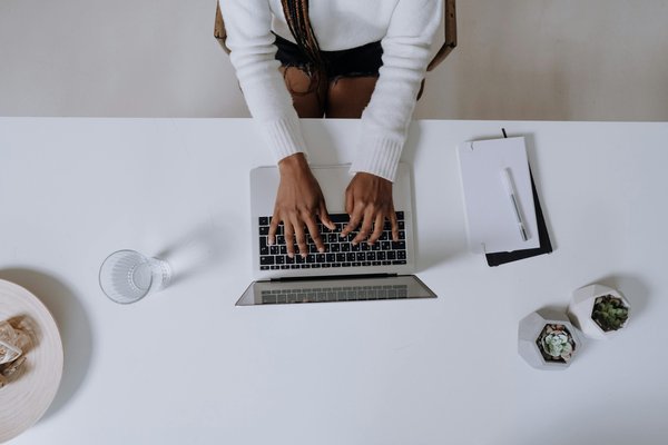 Quel mac choisir pour les digital Nomad en 2025?